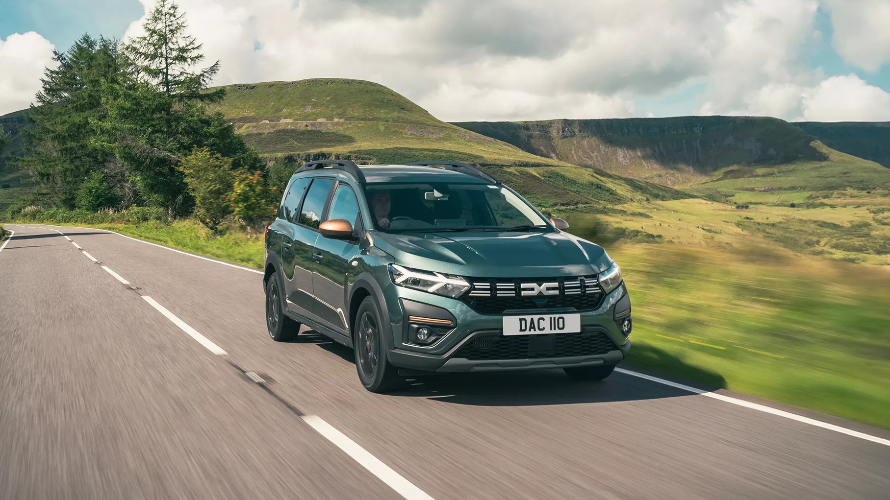 Dark green Dacia Jogger on a country road