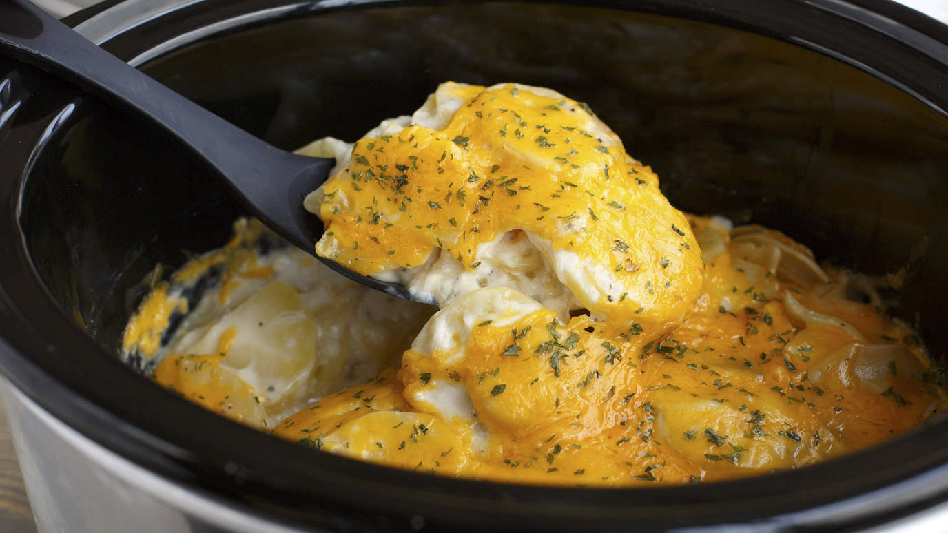 slow_cooker_scalloped_potatoes_2000x1125.jpg