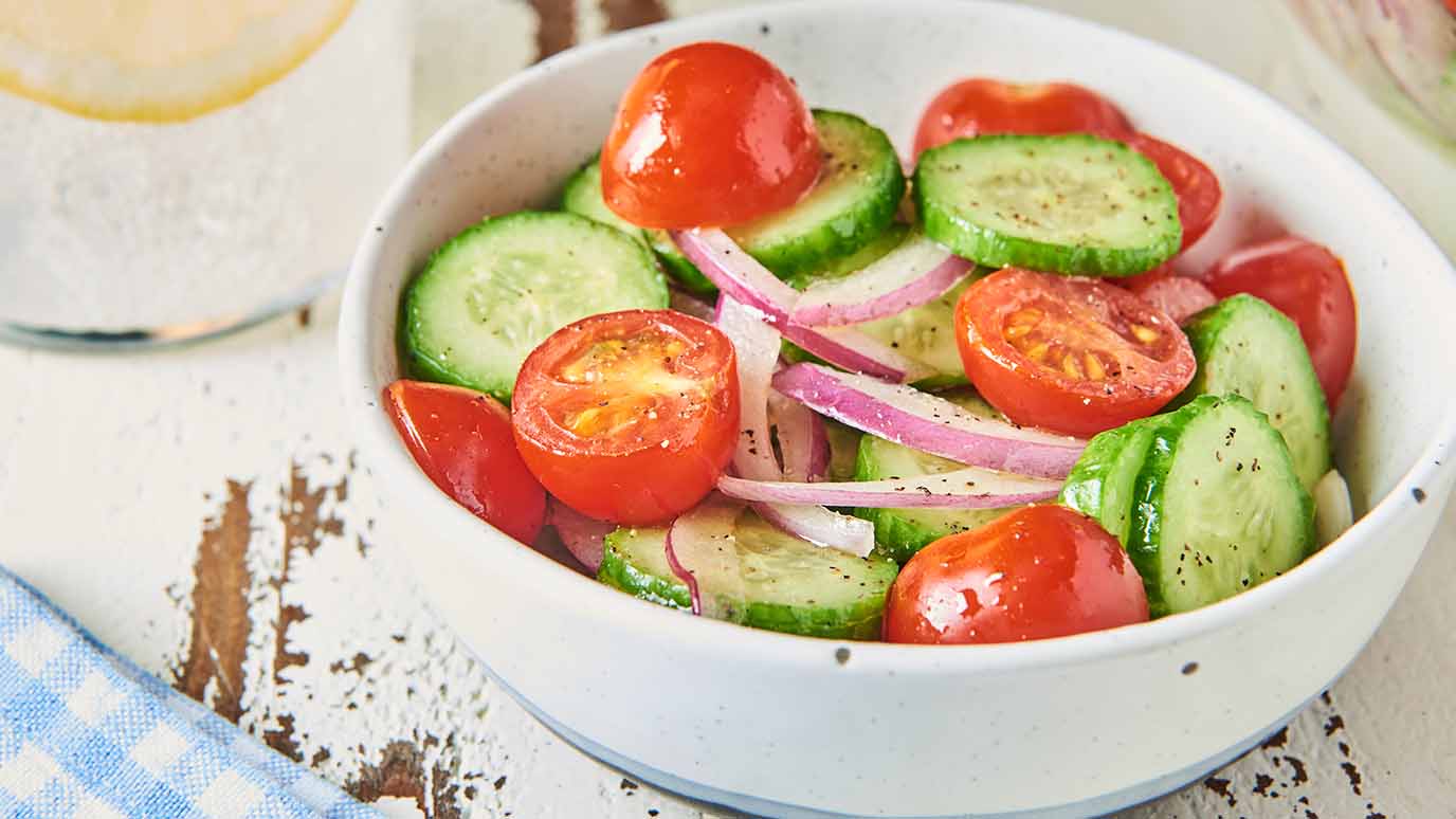 tomato_salad_19718_1376x774.jpg