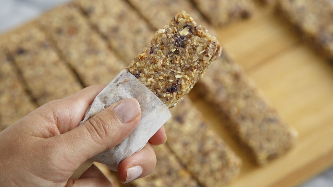 CINNAMON ALMOND ENERGY BARS