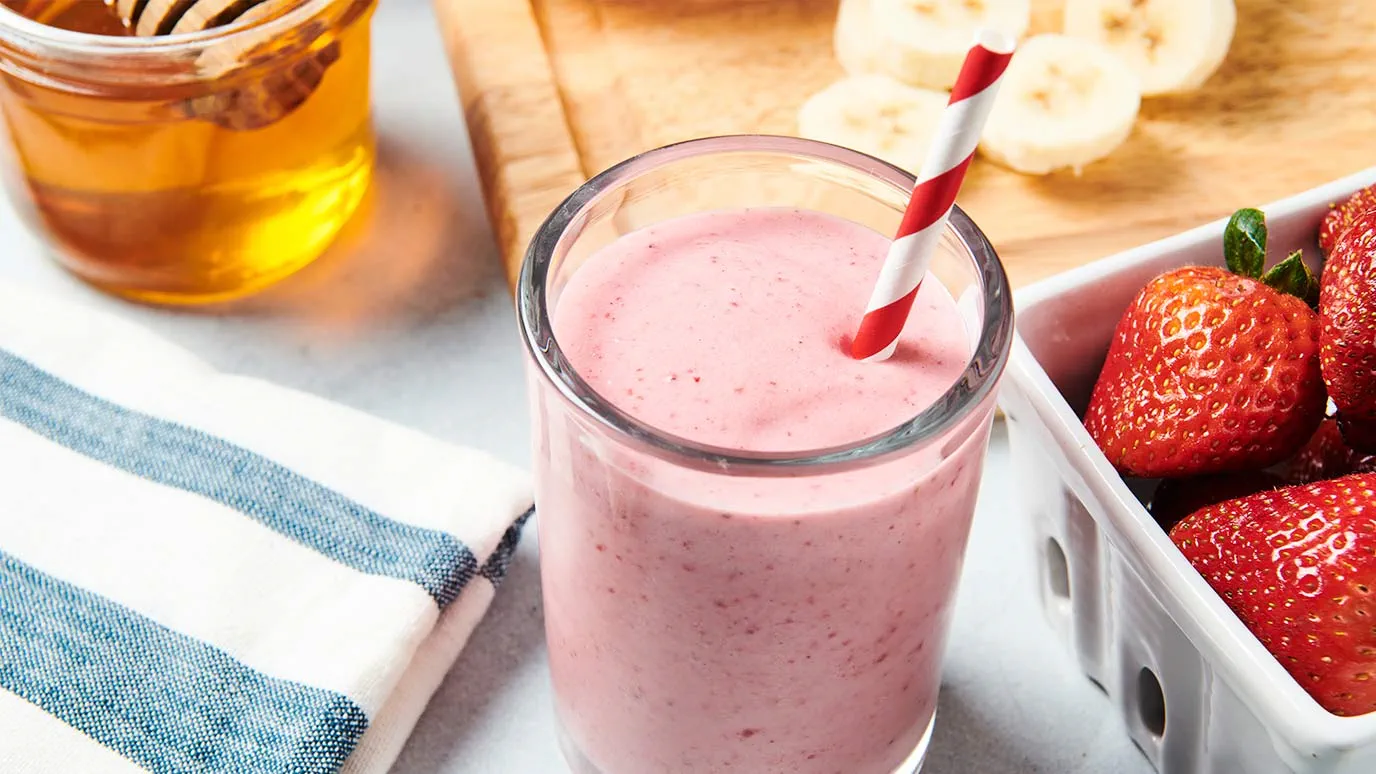 cinnamon_strawberry_smoothie-21_1376x774.webp