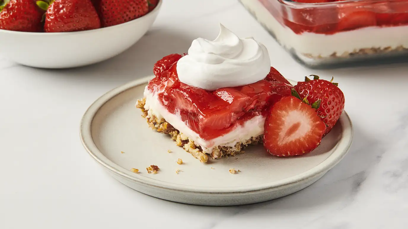 McCormick_Vanilla_Strawberry_Pretzel_Salad_2024_1376x774.webp