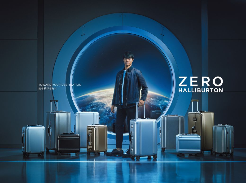 「ZERO HALLIBURTON」2026年春夏シーズンのクリエイティブ。アンバサダーにプロサッカー選手の三笘薫さんを継続して起用。イギリスのプロサッカーチームに所属し、国際的な舞台で挑戦し続ける三笘選手がブランドの世界観にマッチ。