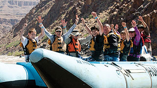 2519-arizona-grand-canyon-intergenerational-exploring-rafting-smhoz.jpg