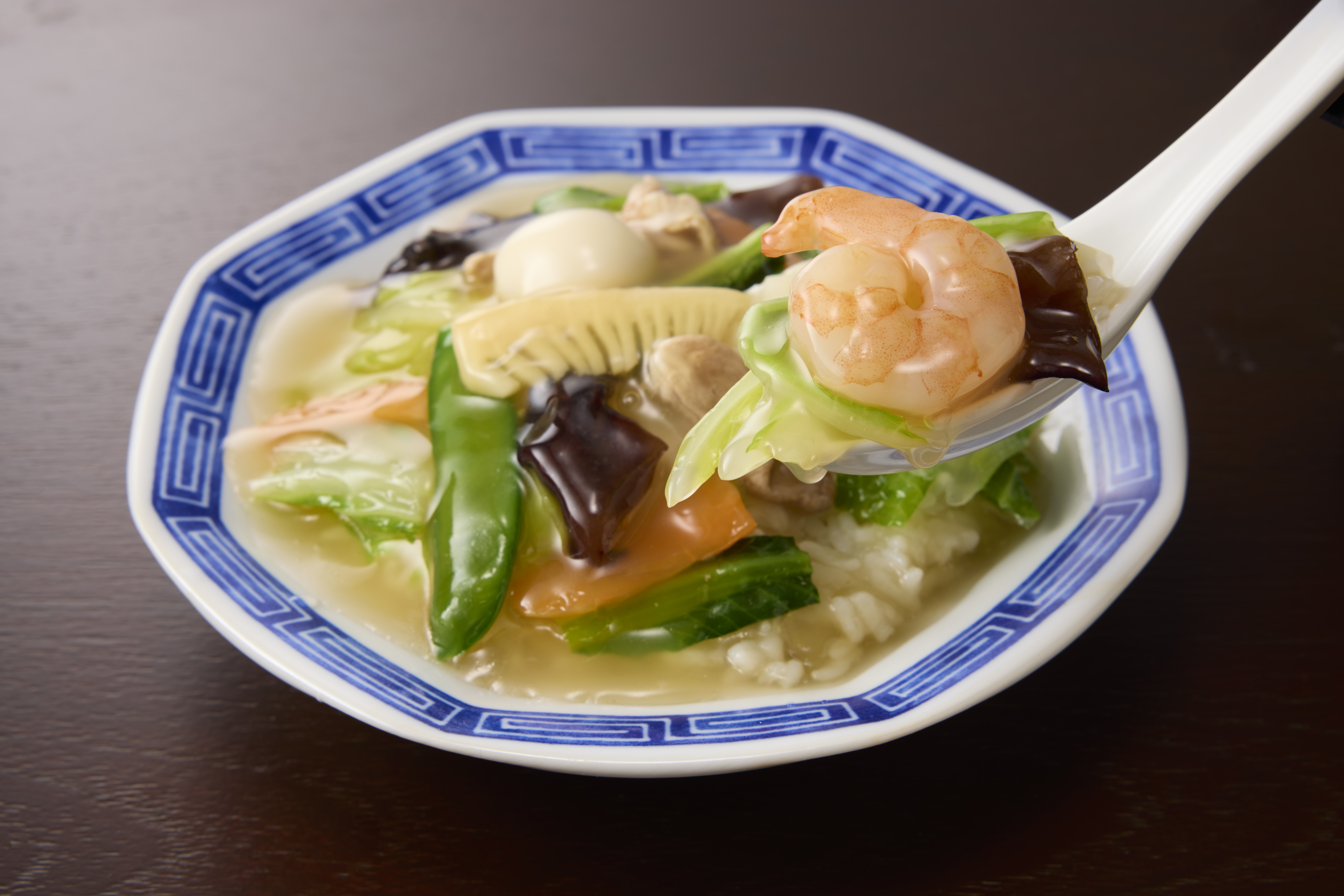 中華丼の写真C（After 強）「さらに動きを加え、立体感を表現する」