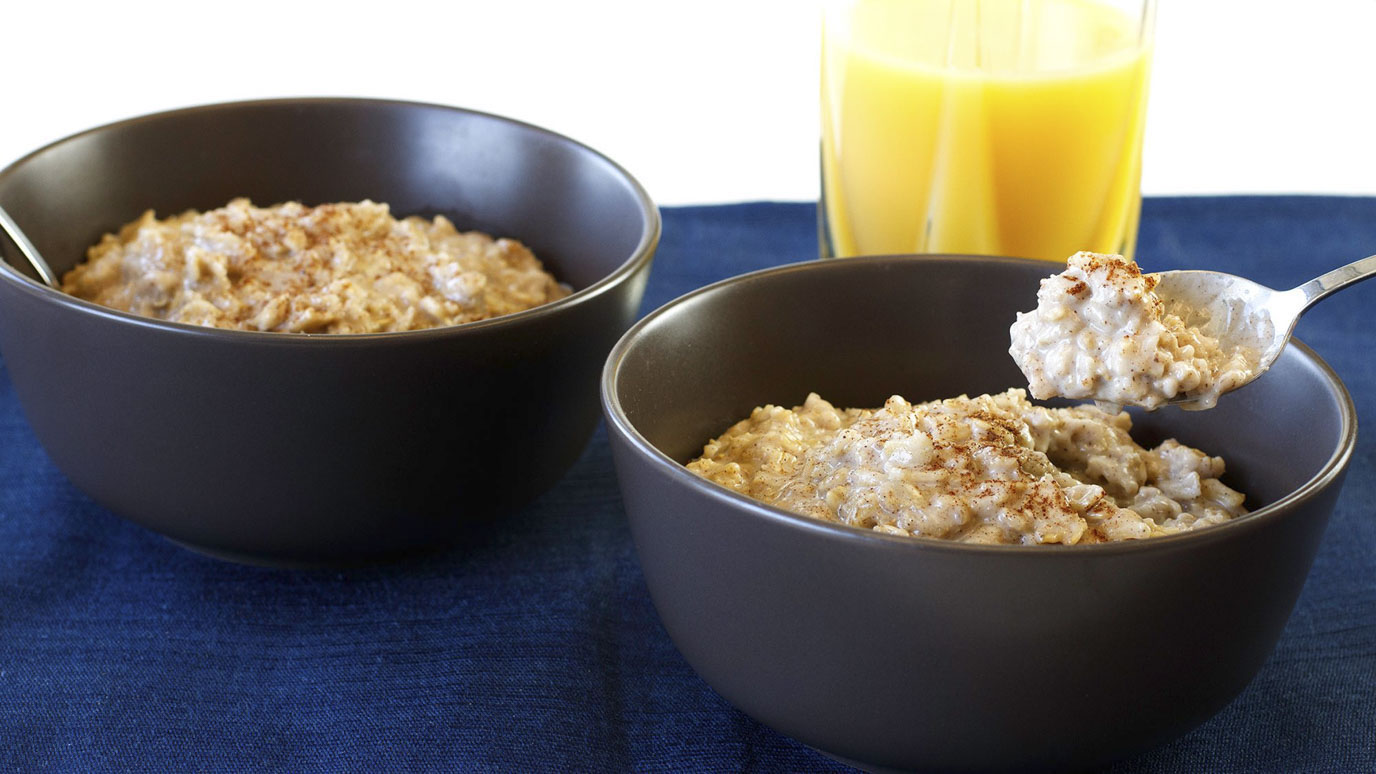 PUMPKIN PIE SPICE OATMEAL WITH COCONUT MILK
