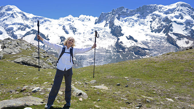16543-Walking-Switzerland-Jungfrau-Matterhorn-hiker-lghoz.jpg