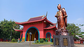 25104-ID-Semarang-Admiral-ZhangHe-ChengHo-statue-smhoz.jpg