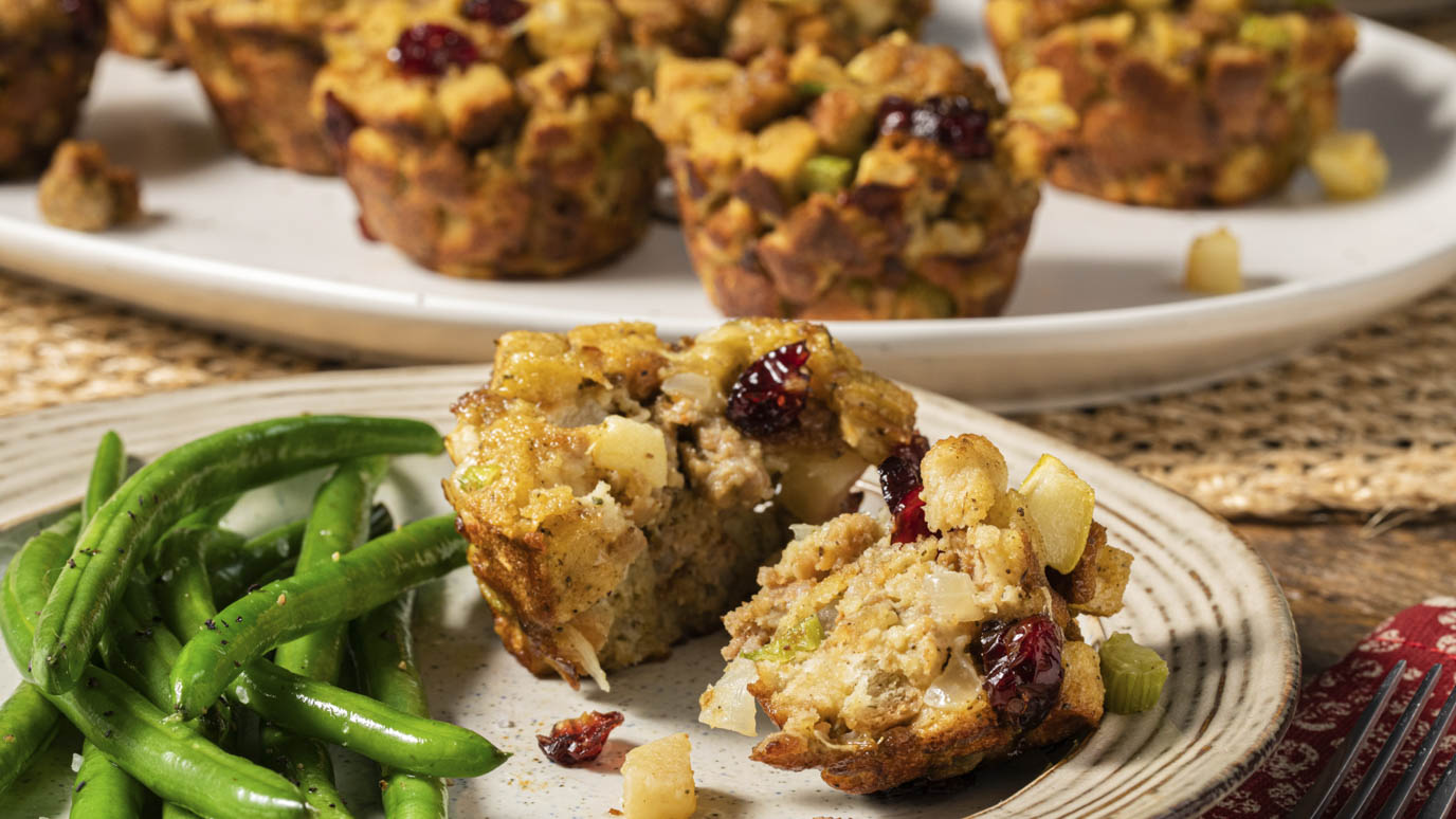 sausage_apple_and_sage_stuffing_muffins_4161_2000x1125.jpg