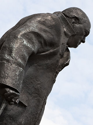 23191-Churchill-Statue-vert.jpg