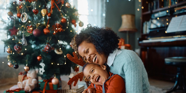 9 Tips And Strategies To Spend Less During The Holidays