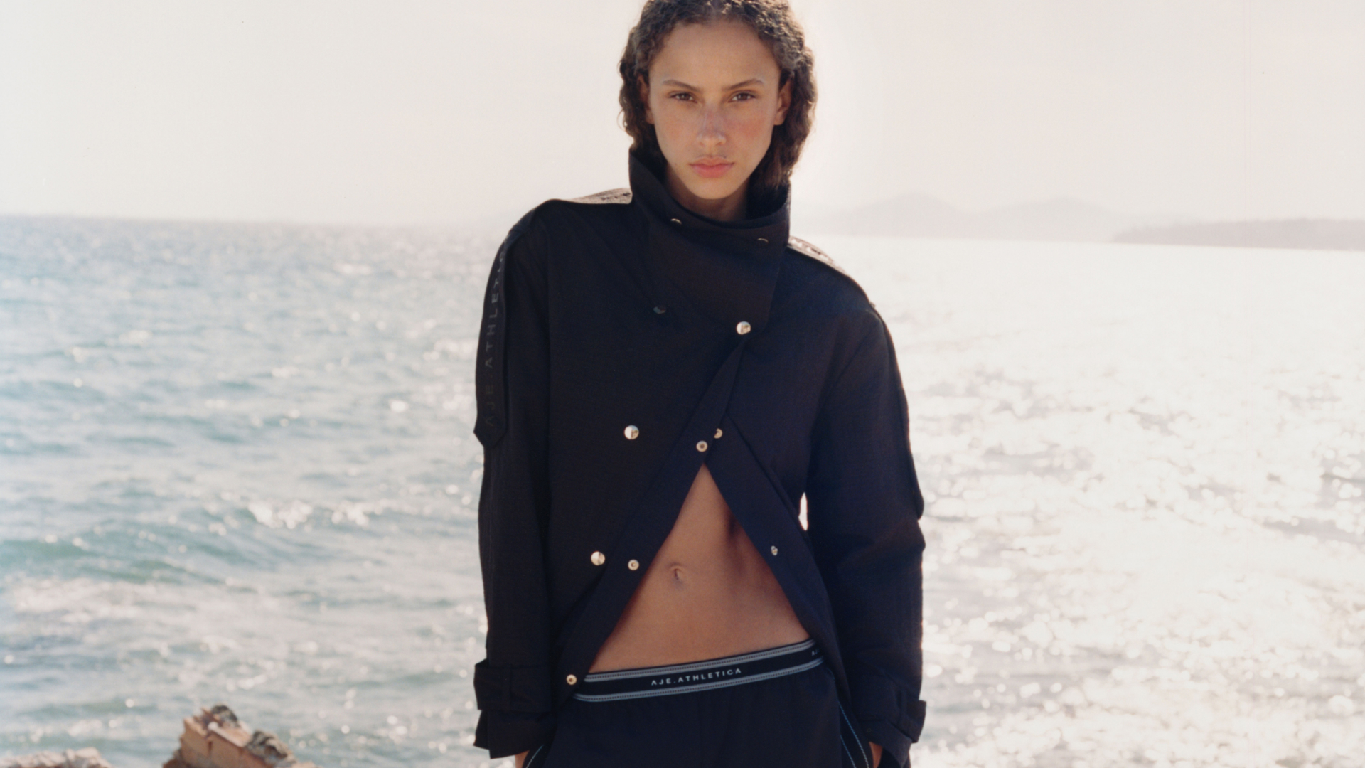 AJE ATHLETICA Off-Duty Icons