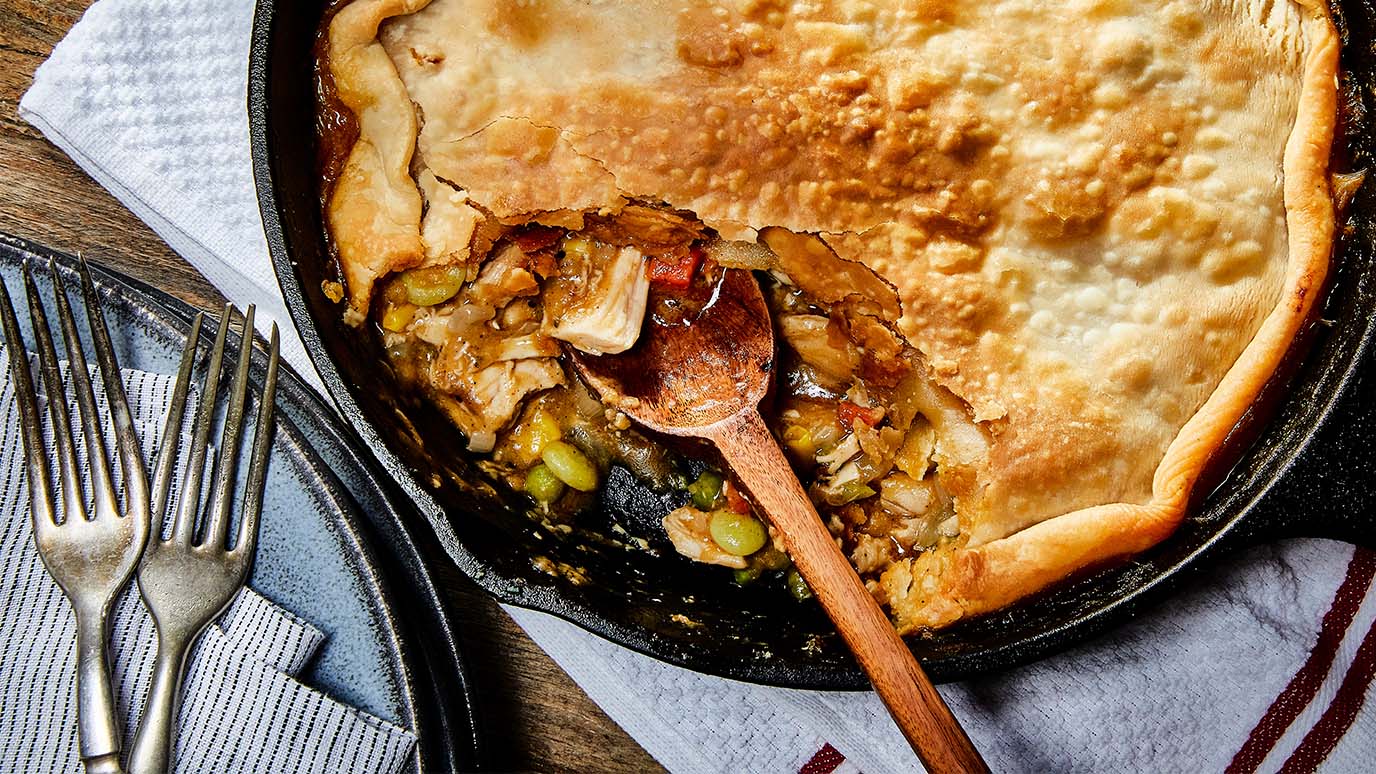 skillet_chicken_pot_pie_29773_1376x774.jpg