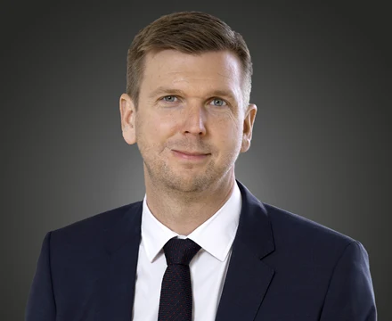 Andreas Jähnke black bg.webp