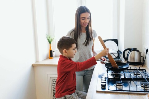 Cegah obesitas pada anak lewat makan sehat & olahraga rutin