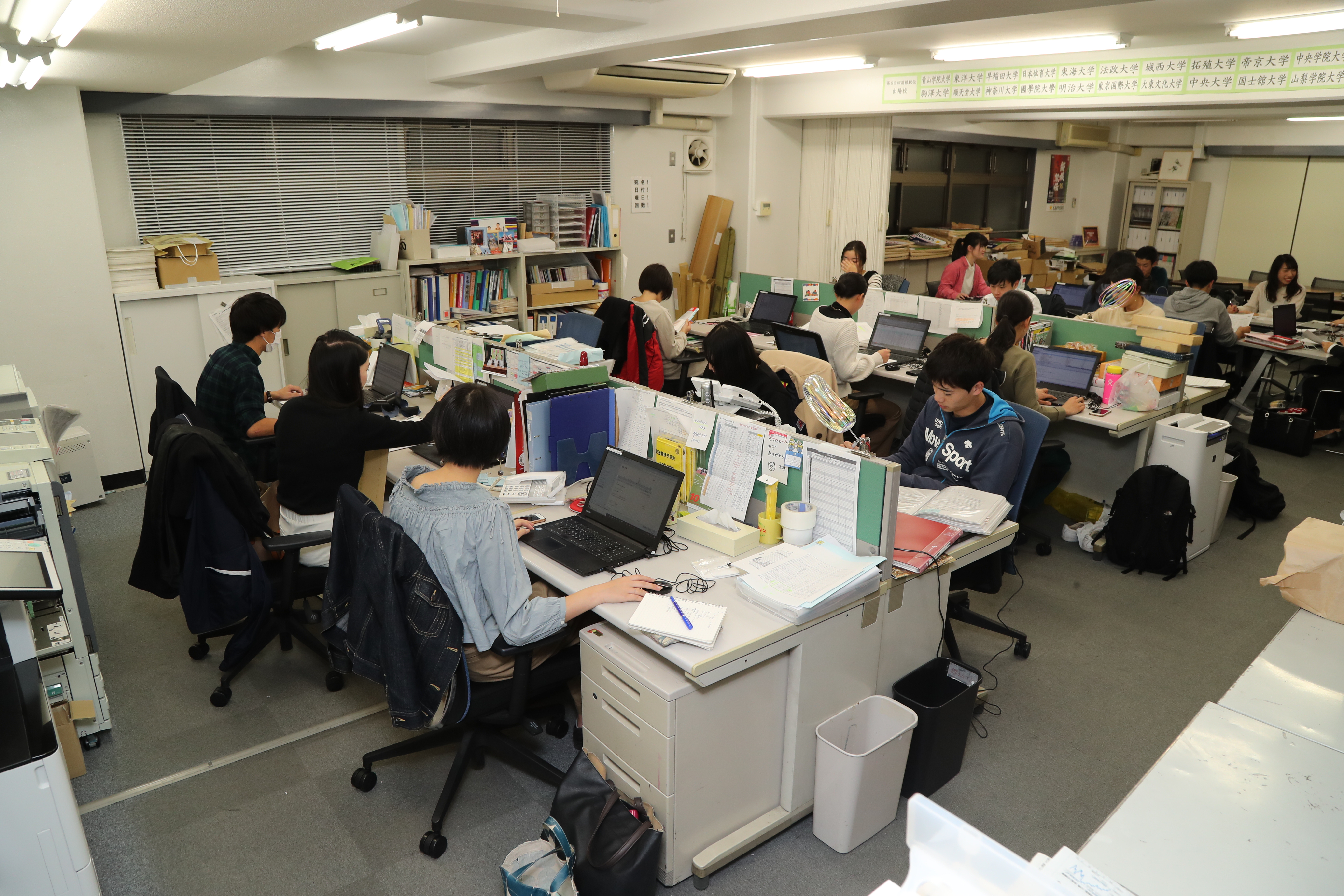 箱根駅伝を主催する関東学連の学生幹事は約30人。授業終了後の時間などを使って大会の準備を進める.JPG