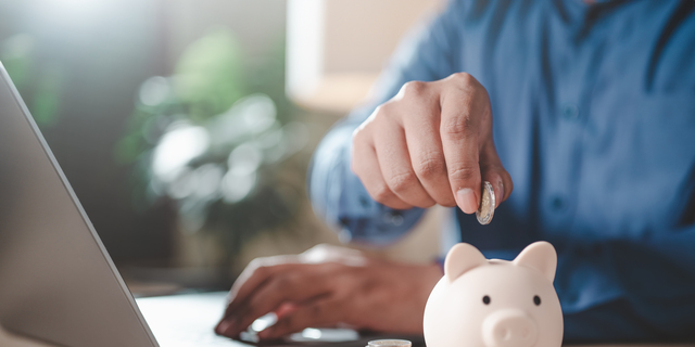 putting coins into piggy bank for account save money, calculate saving for future rate of return.