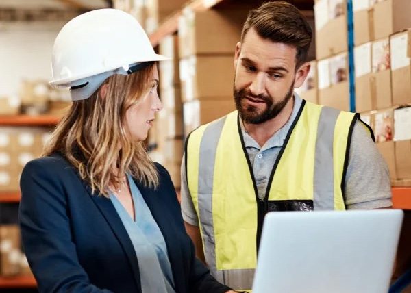 IG&H project manager discussing resourcing real time data with staff