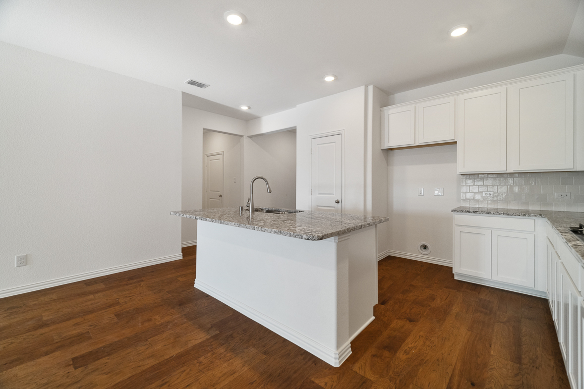 0133fb66-f59d-4fec-8029-f96908cd615a