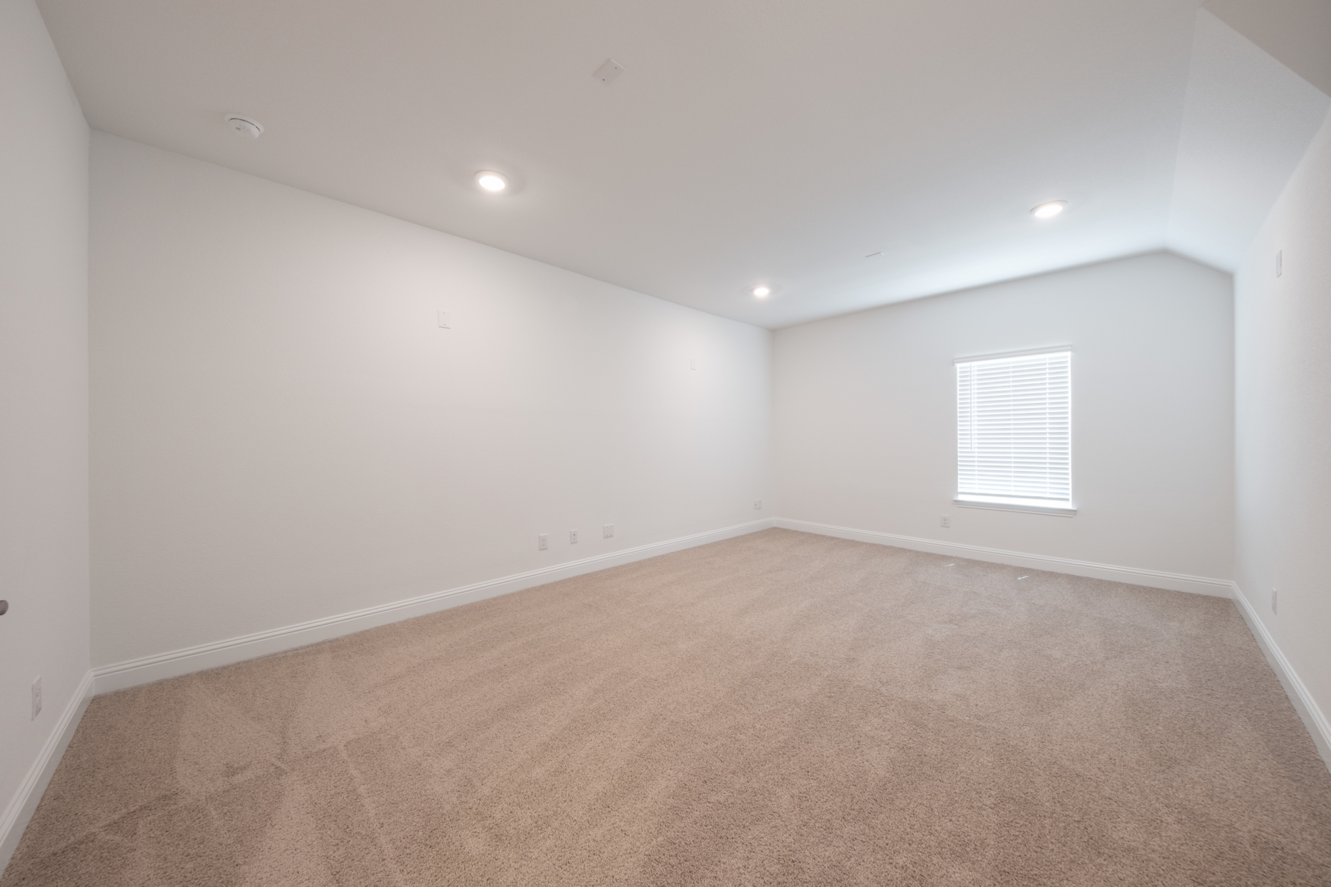 0b6d9d93-b244-4118-9afc-212087944093