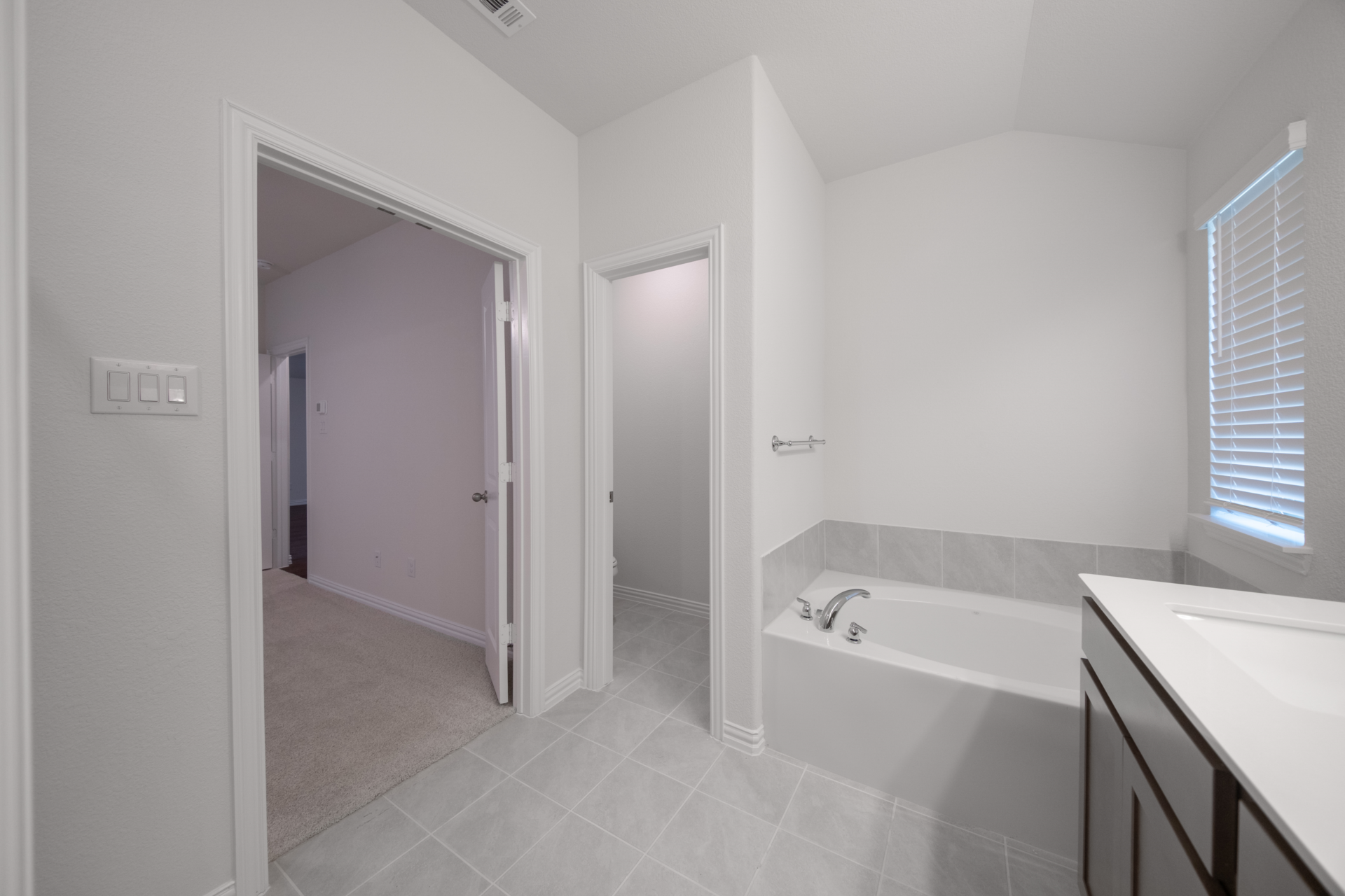 2052b9c8-2656-4e59-abf3-4e0abead5ffa