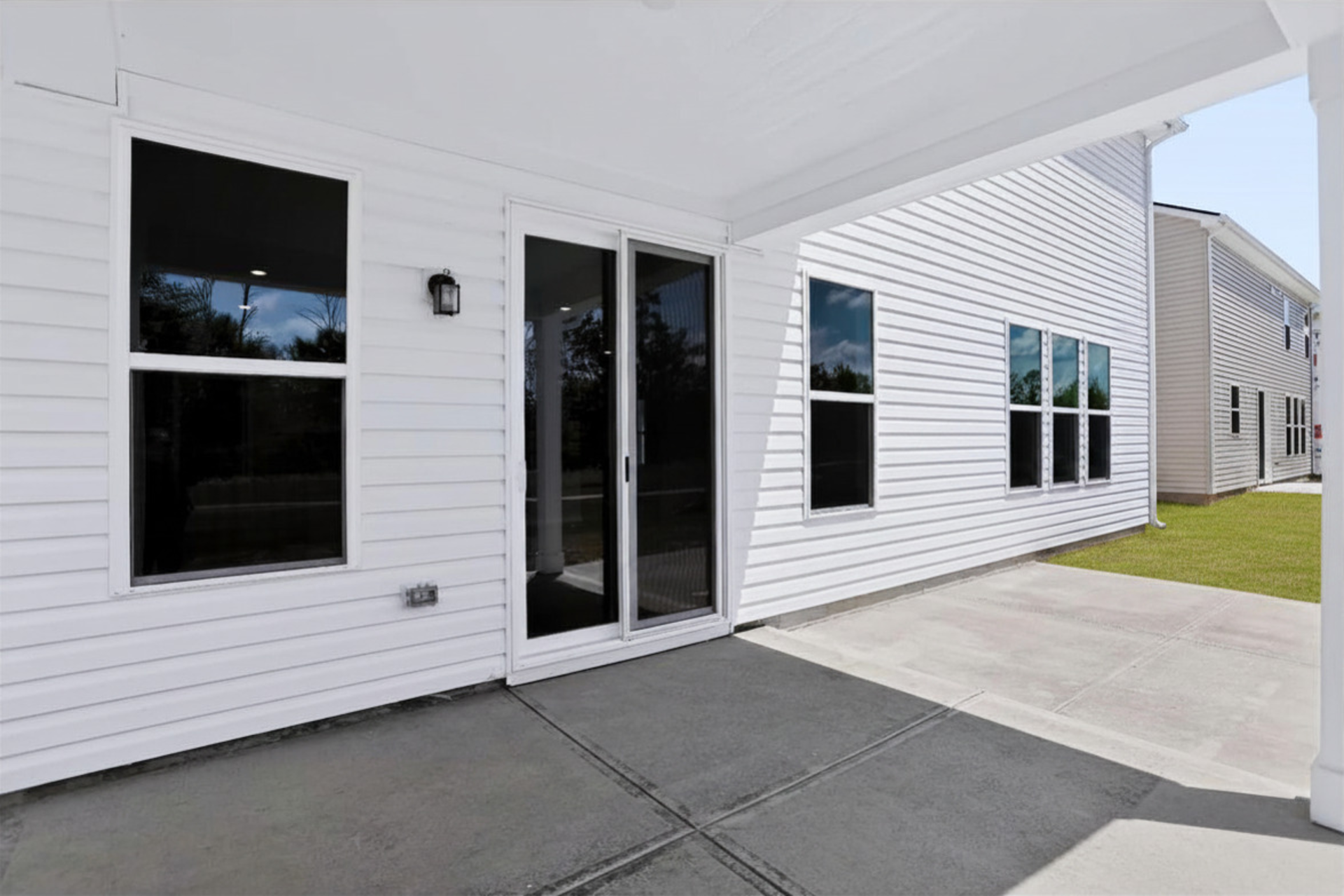 24 - covered back patio.jpg