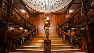 25490-Titanic-staircase-smhoz.jpg