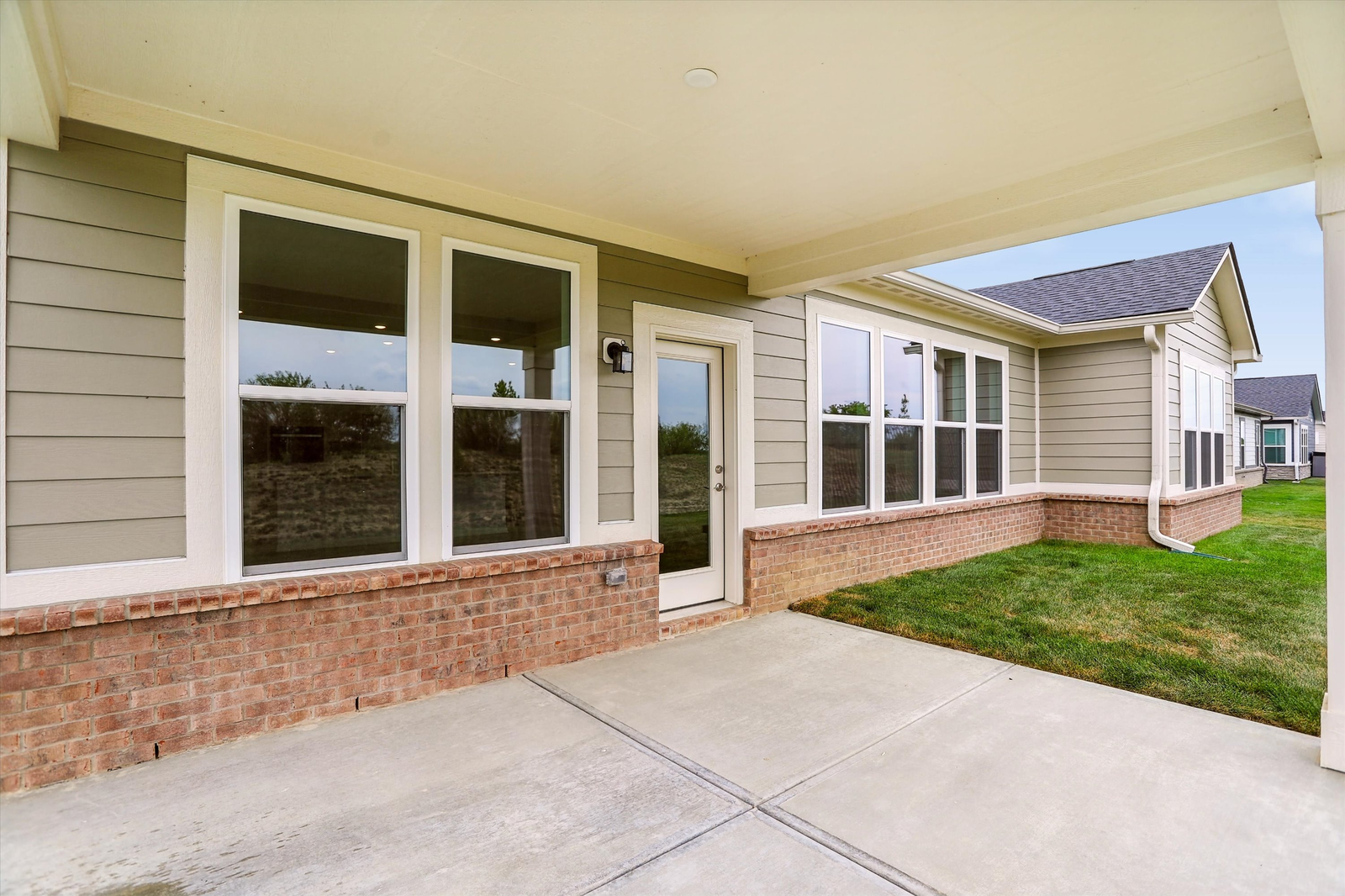 34 - covered patio - needs edit.jpg