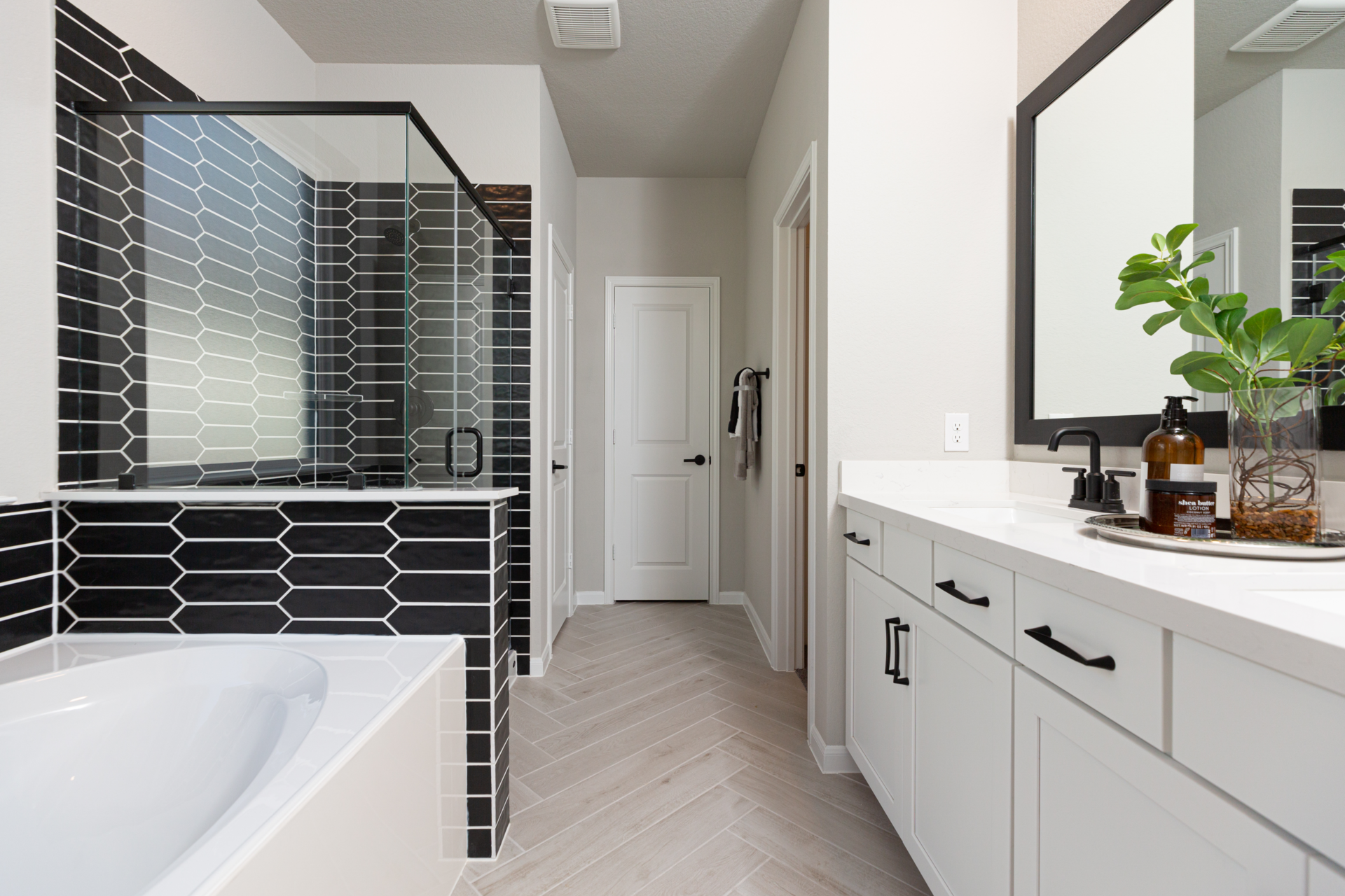 63a37b1f-5aa9-49e8-a9f3-1730955a6580