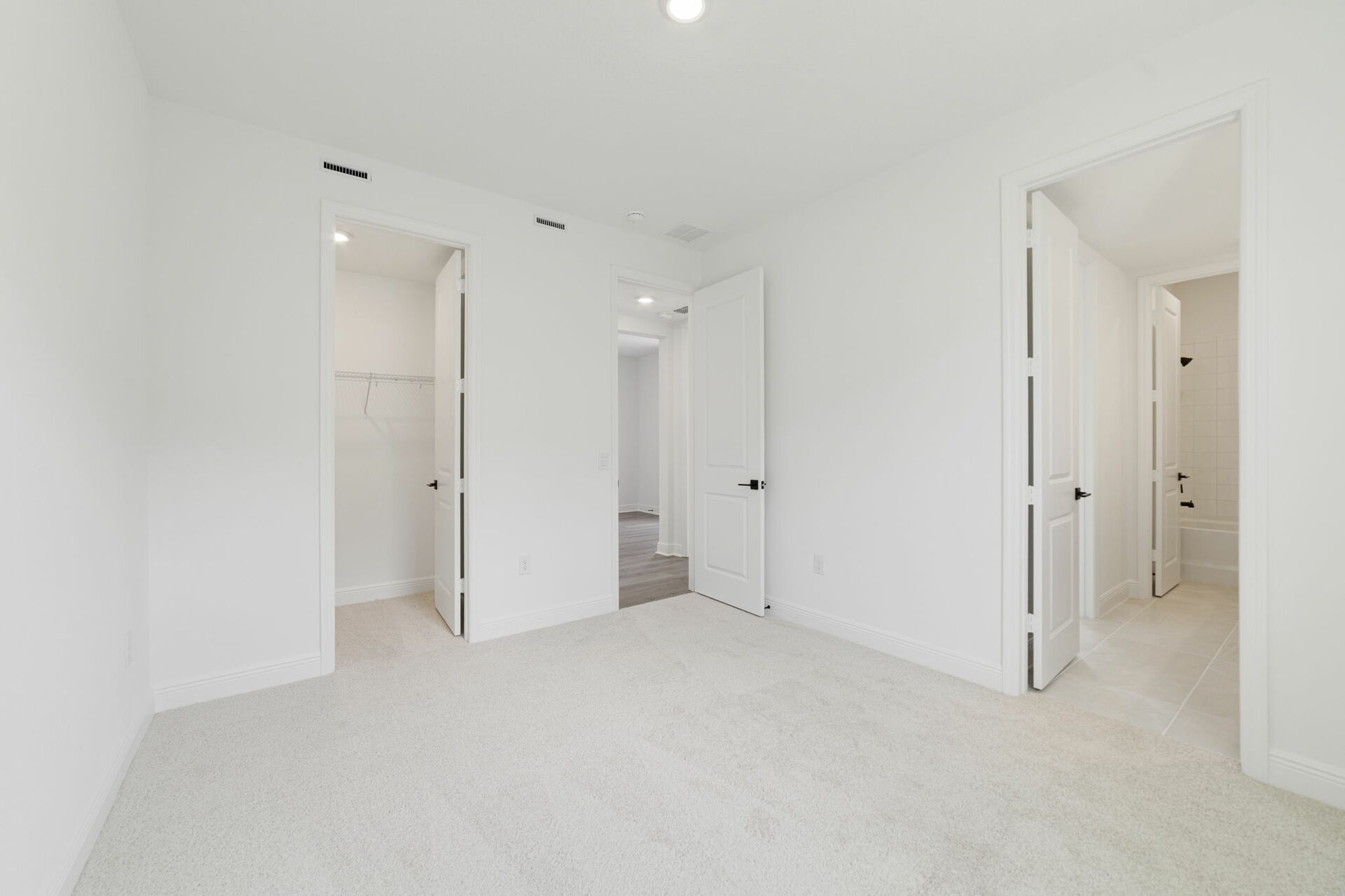 63f31916-23a8-4375-94b7-5c3319929d89