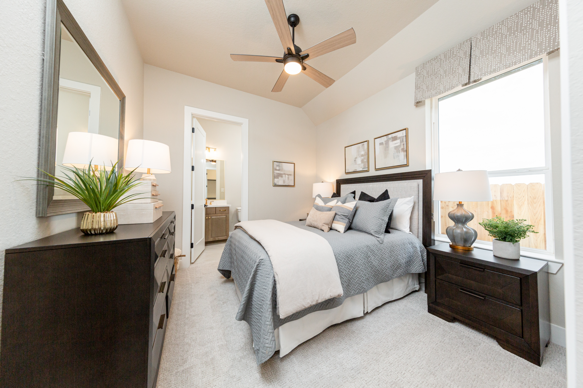 7e5021d8-7317-432c-84d3-404bd06c999f