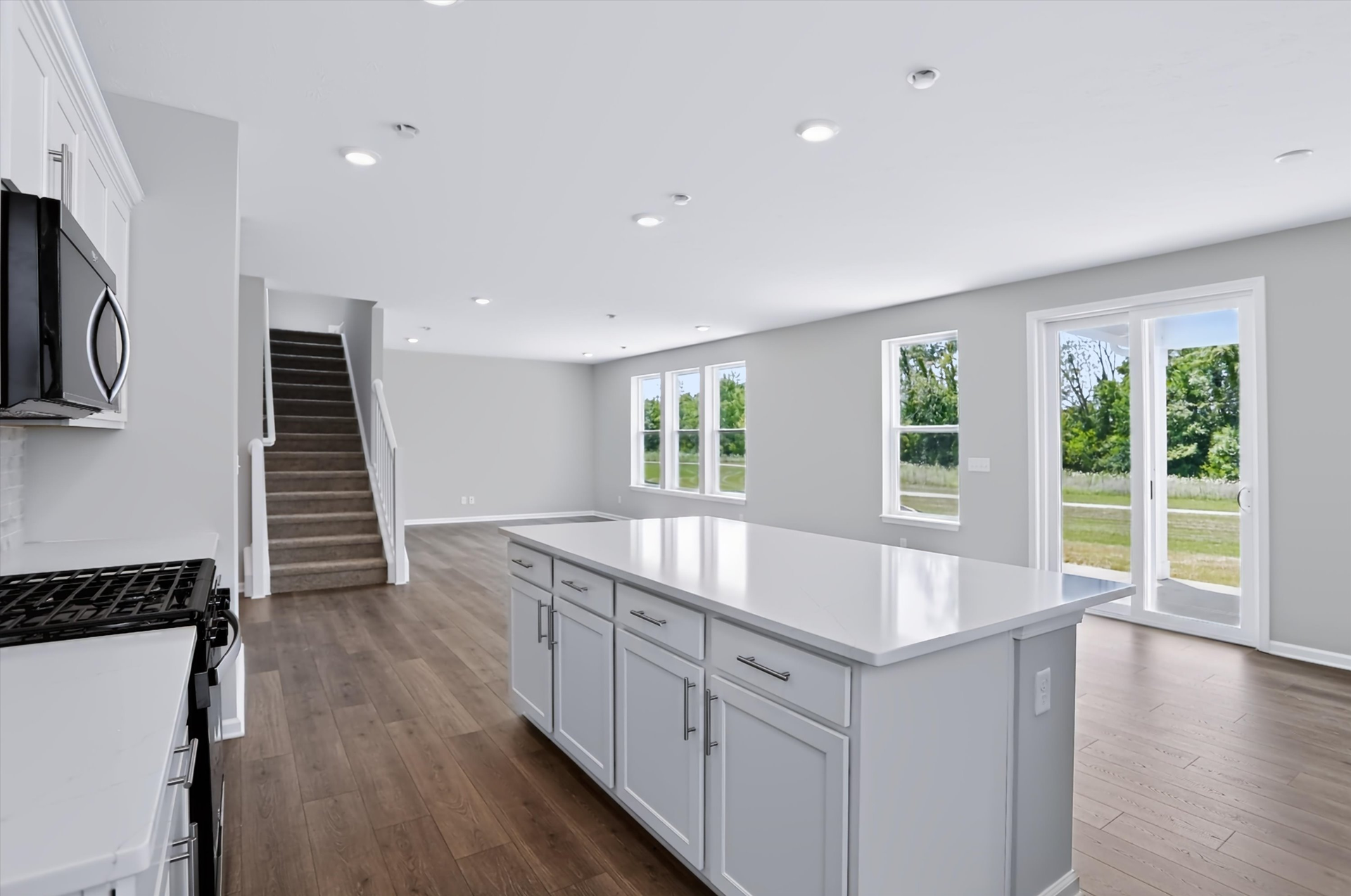 8 - kitchen 2.jpg