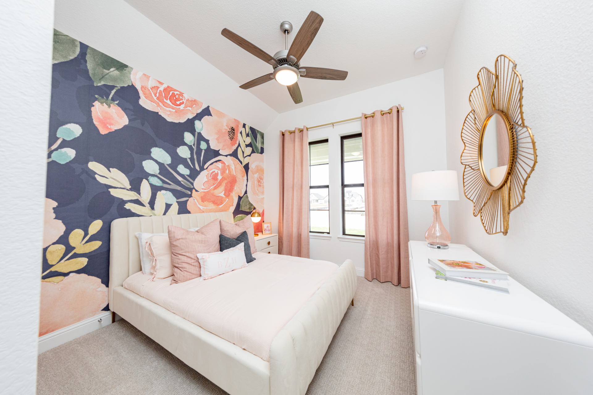 8b4d3129-1d96-435f-a115-d930b1f4ad15