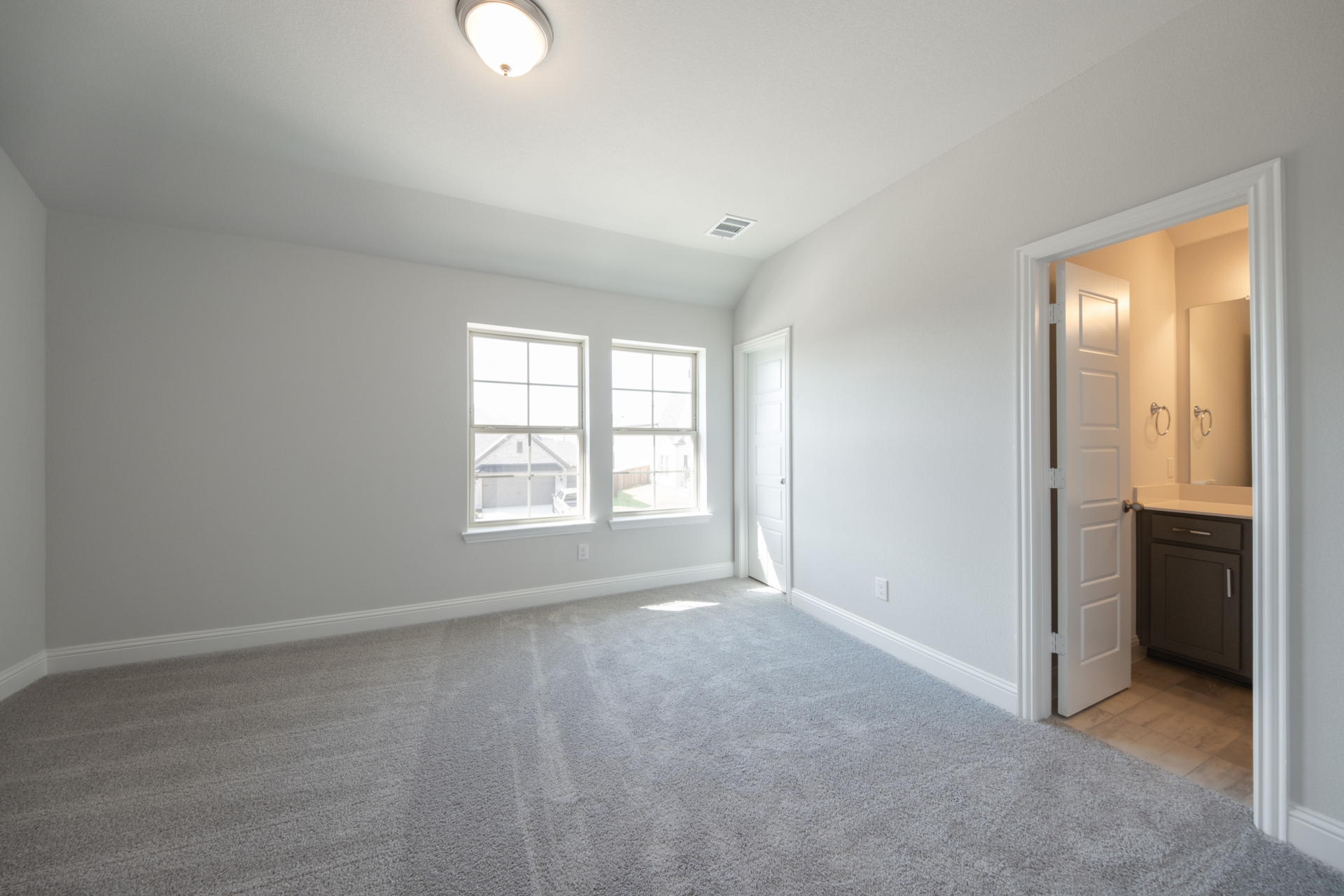 93c4a667-dd97-45e3-bf71-f4d58bb72737