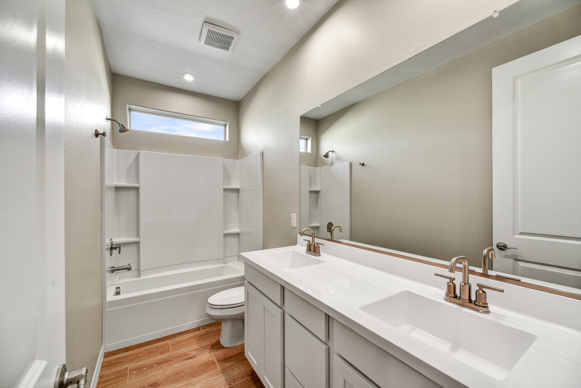 99bdb675-f8d2-4a31-934c-3dcf376c56e2