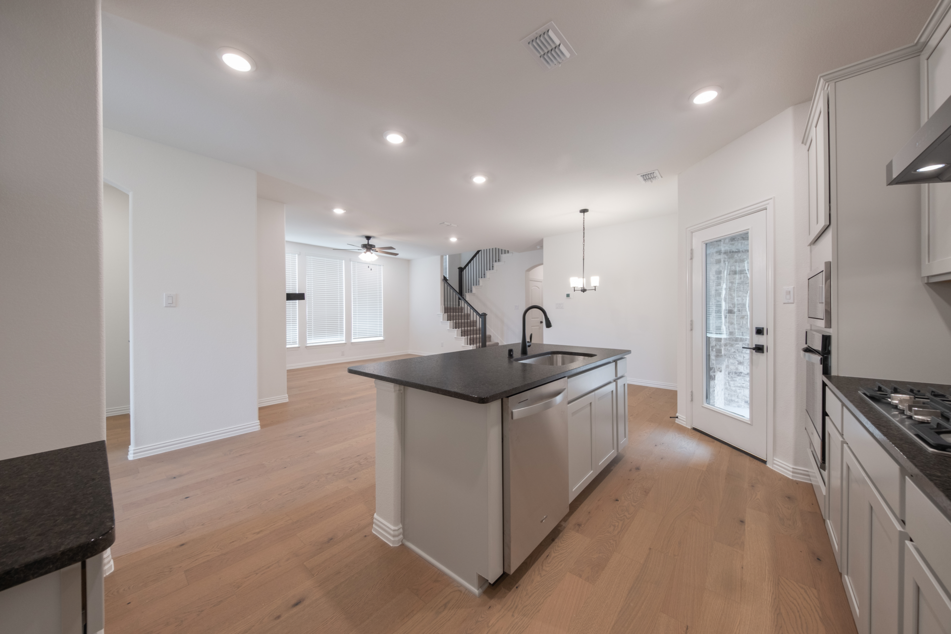 9e5d70e8-3c3a-4eab-9e2e-875c02bd4cf5