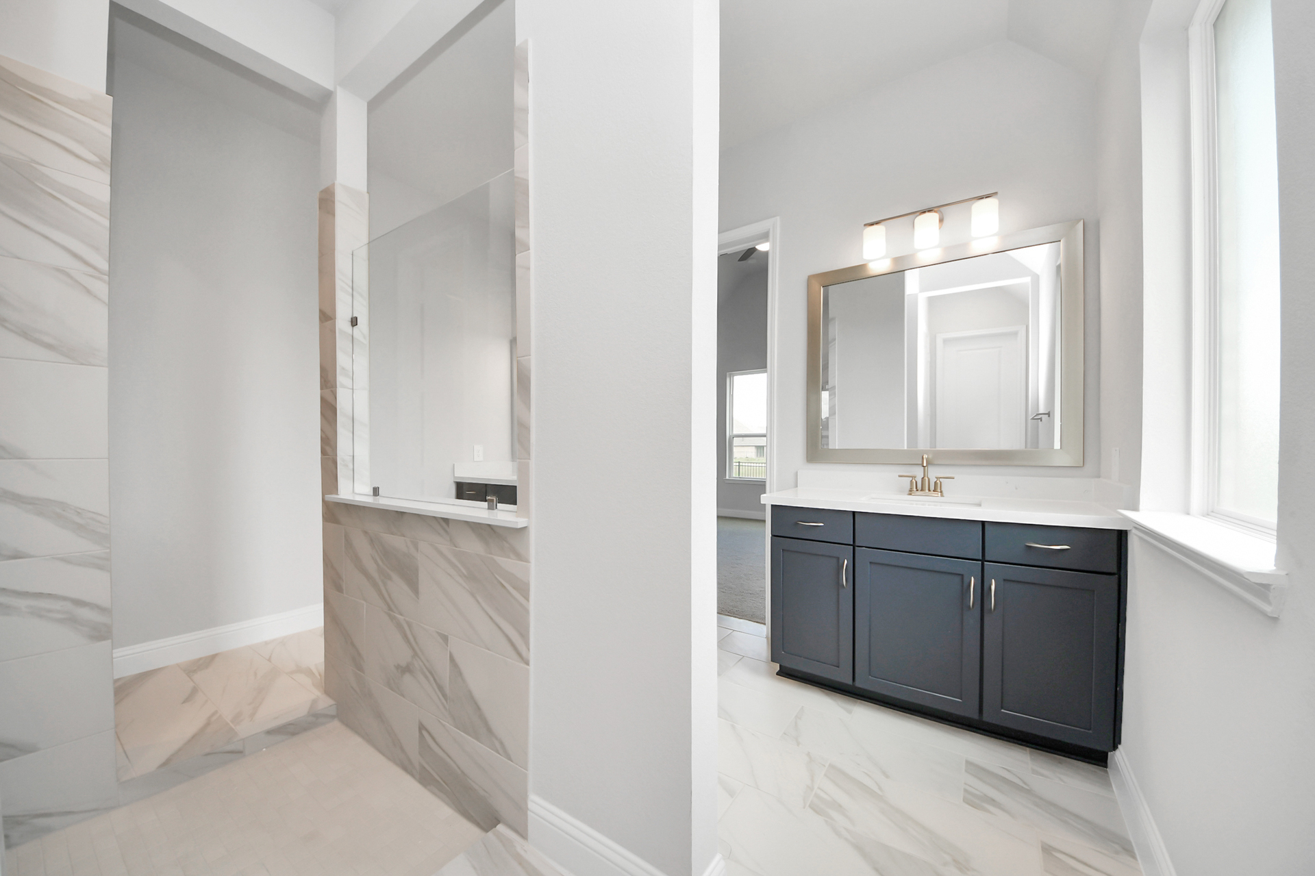 Bandera walk-in shower