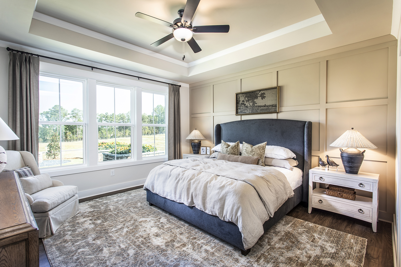 primary bedroom with plank floors & en-suite bath