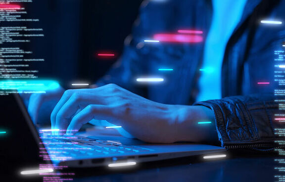 hand using laptop