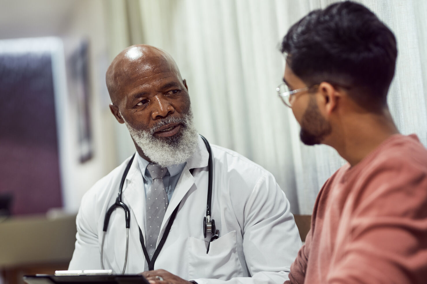 A doctor meets with a patient to discuss cancer diagnosis