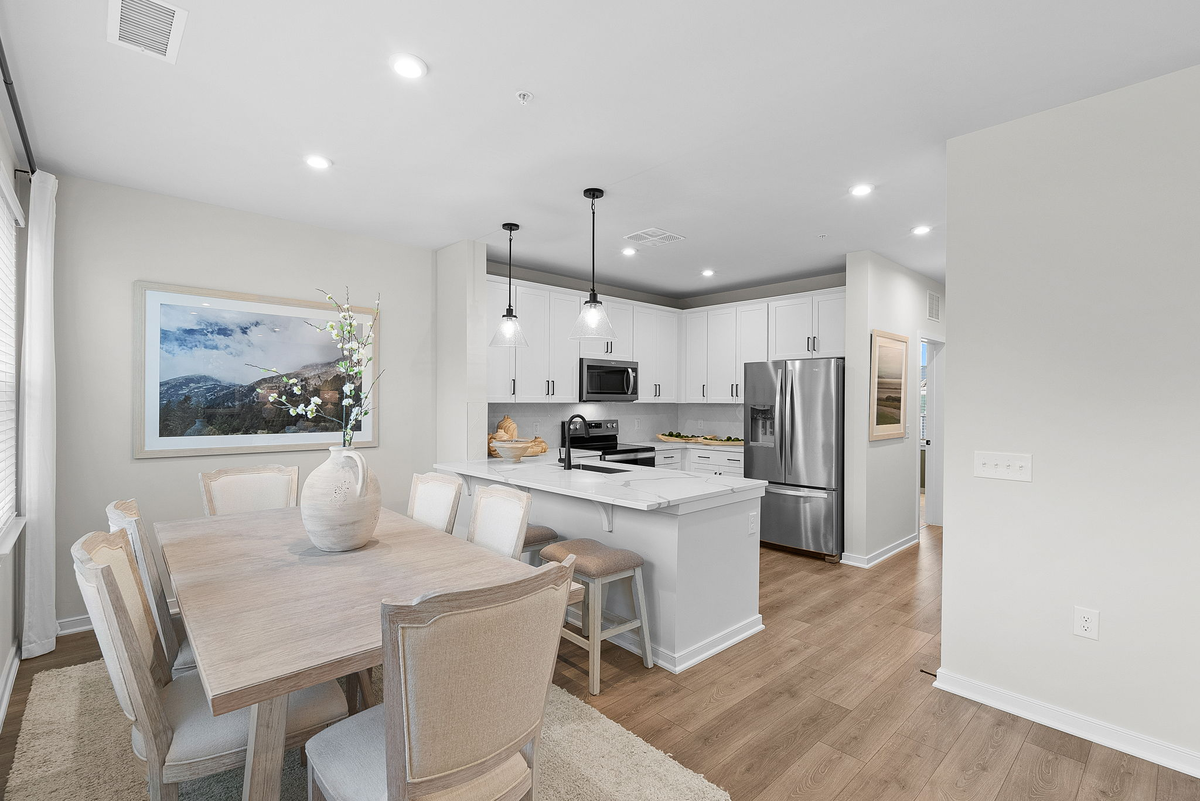 eat-in kitchen with quartz countertops & seating