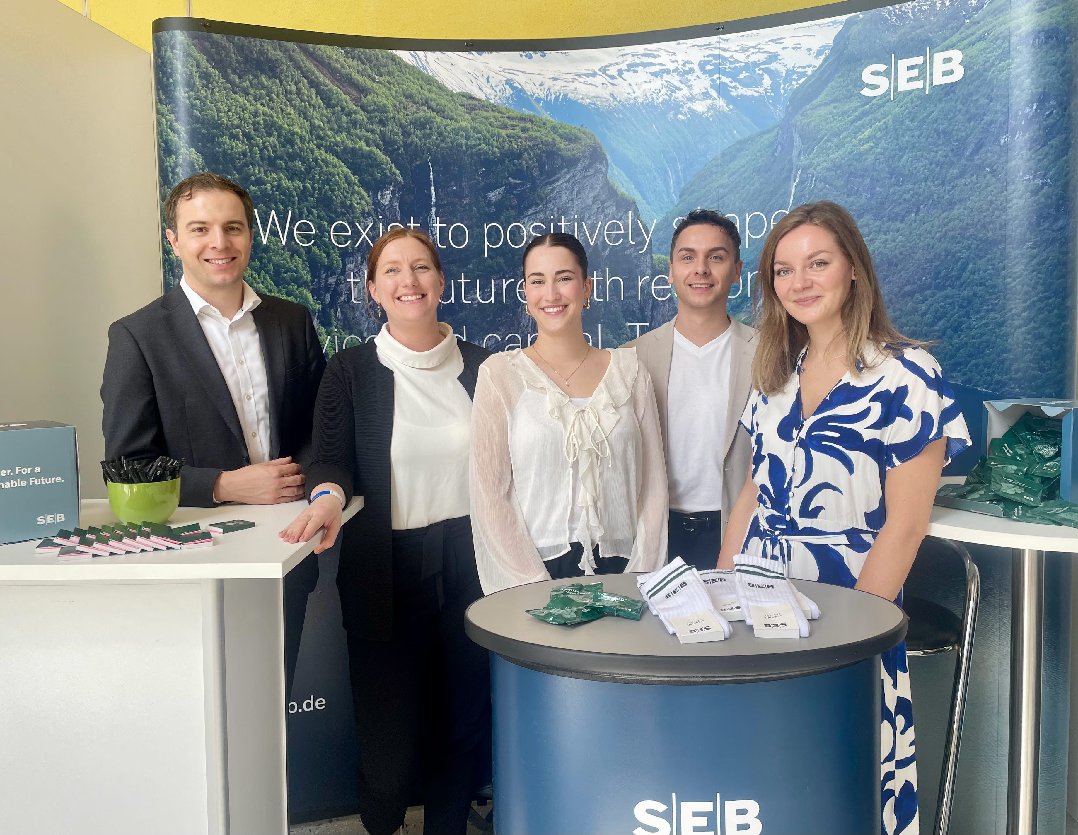 SEB Mitarbeitende bei einer Karrieremesse