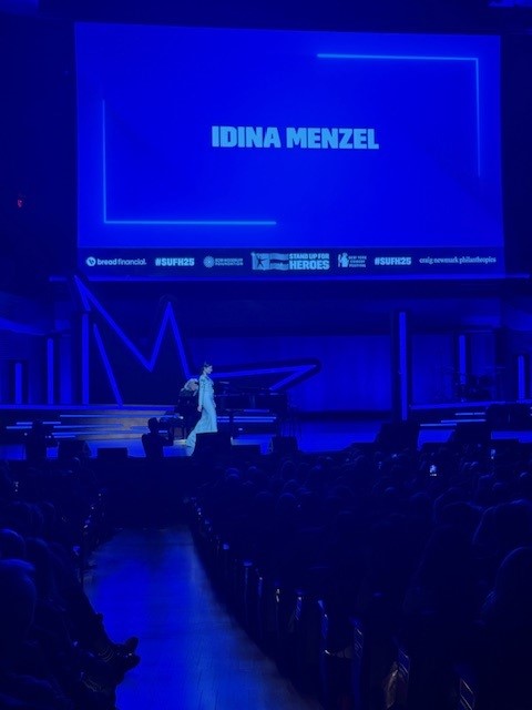 Idina Menzel walking onstage.jpg