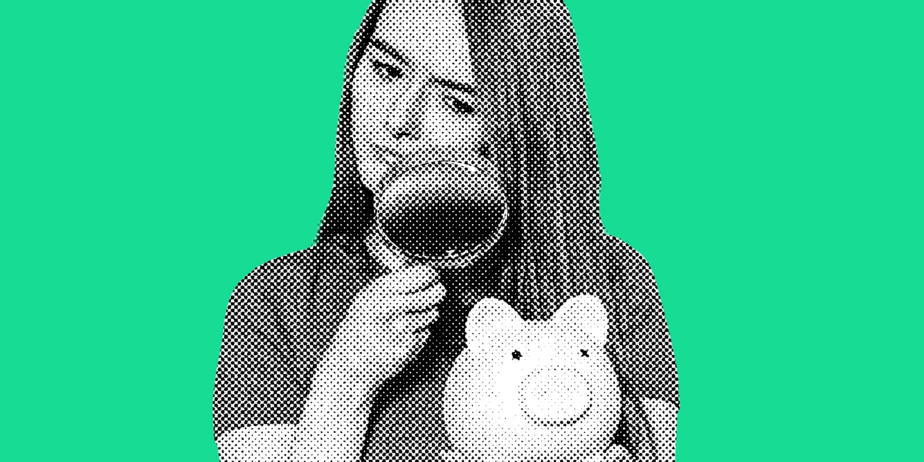 Lady with piggy bank and magnifying glass