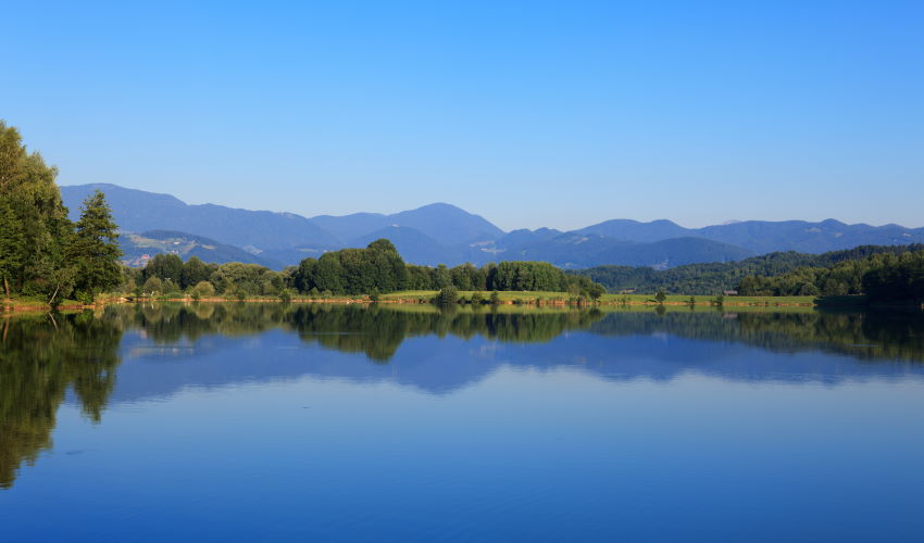 Supanje po velenjskem jezeru ponuja mnogo užitkov.