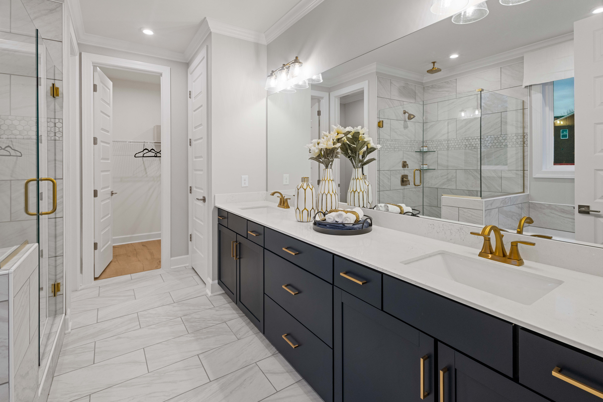 primary bathroom with double sink vanity