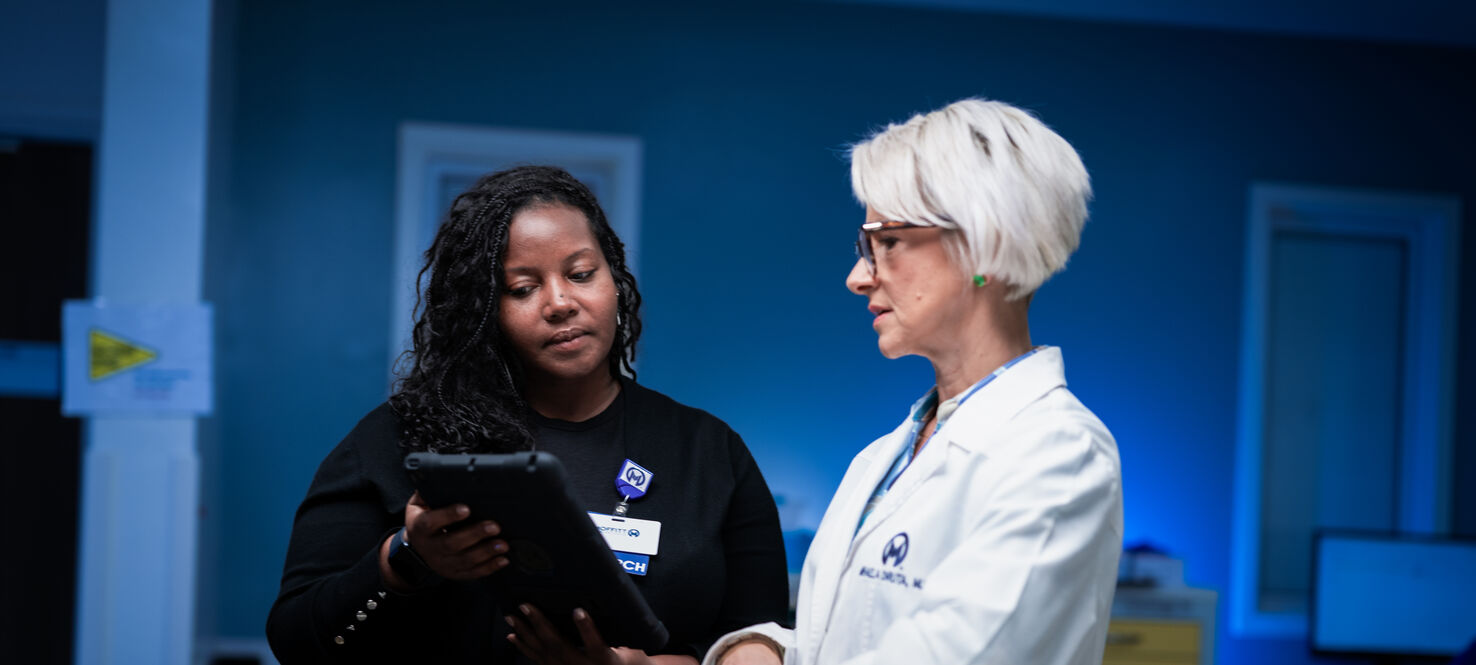 Dr. Mihaela Druta speaks with a nurse in the Sarcoma Program