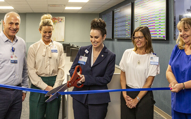 Chief Nursing Officer Kelley Gonzalvo, DNP, cuts the ribbon on the new Mission Control Center with, from left, Michael Gonzalez, Miki Williams, Catie Wiernasz and Marina Rivers.