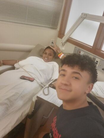 Patient Meets Technologist Who Helped Develop Her Personalized Cancer Therapy 