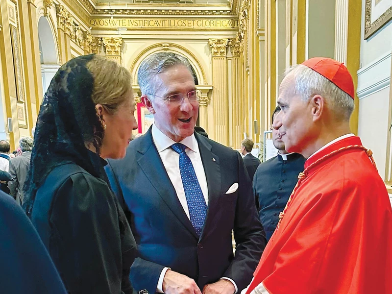 Supreme Knight Patrick Kelly and his wife, Vanessa, speak with Cardinal Prevost on Sept. 30, 2023